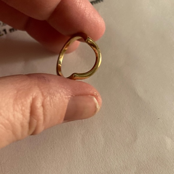Small gold ring, unique design - Picture 4 of 8